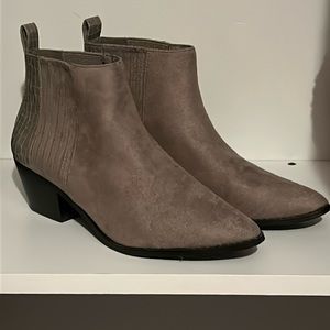 Women’s Short Booties, Size 11, Pull On, Abound Brand, 2 to 2.5 inch heel